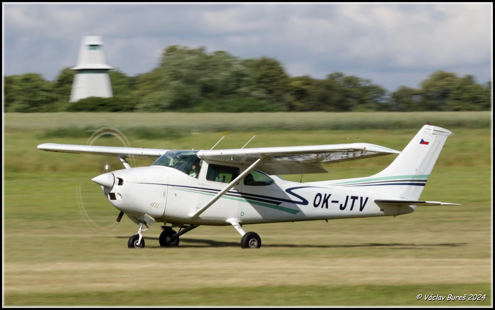 Cessna C-182